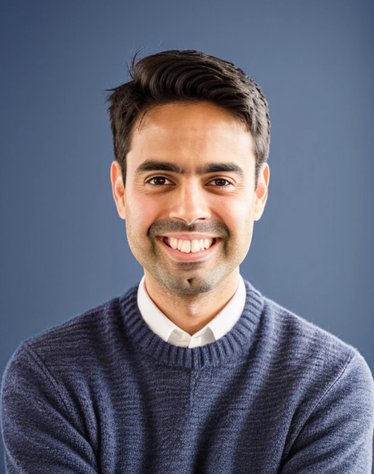 portrait of Sarvesh Baveja of fundbox in front of grey background